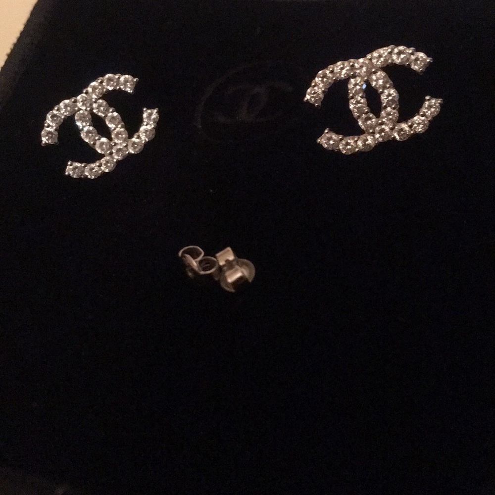 classic earrings cc